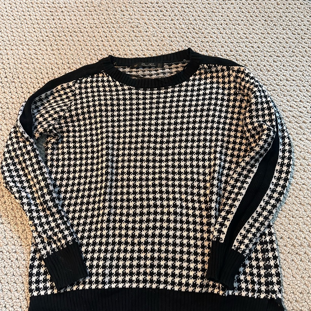 Zara Knit Black and White Sweater